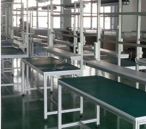 防靜電工作臺主體框架一般采用鋁型材，臺面則采用防靜電防火板或防靜電臺墊